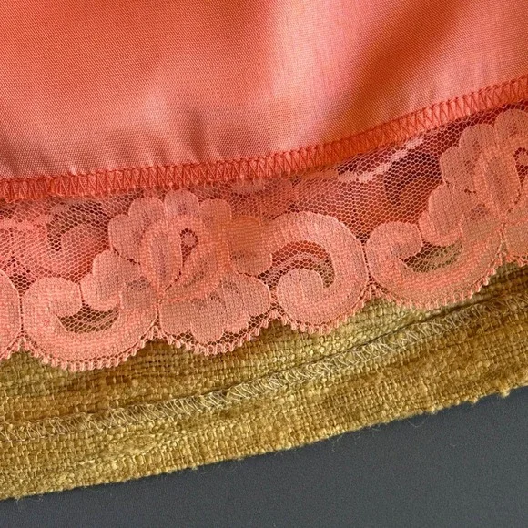 Trina Turk 100% Silk Tweed Mini Skirt | Size 6 - 30" Waist | Coral Sequin Hem - Picture 5 of 6